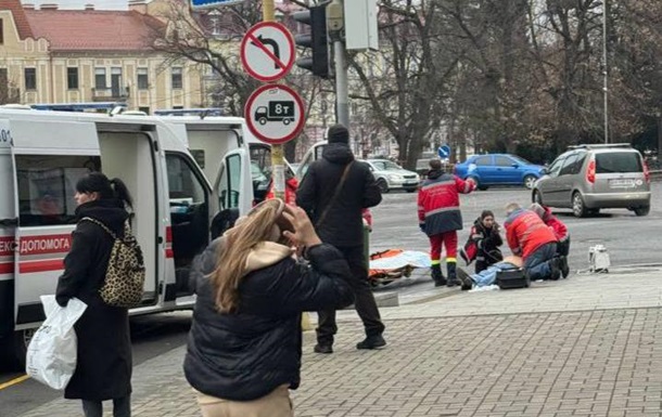 У громадському місці